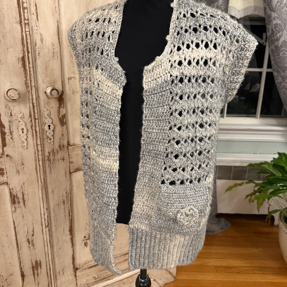 Hand knit crochet open front granny-core cardigan. Gray/white knit. Original.